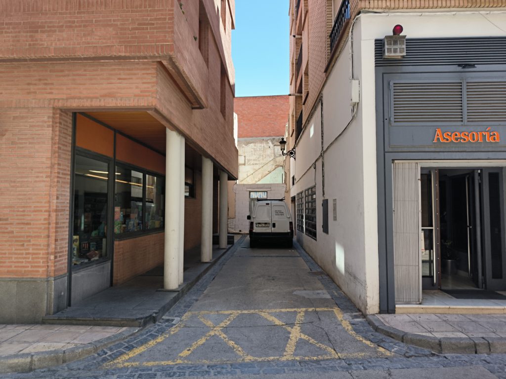 El Ayuntamiento de La Almunia adquiere un solar anexo para ampliar su espacio
