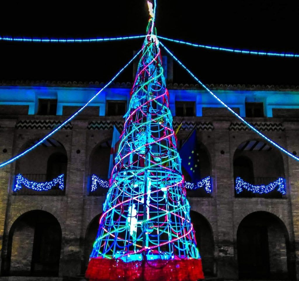 ENCENDIDO DE LA ILUMINACIÓN NAVIDEÑA EN LA ALMUNIA