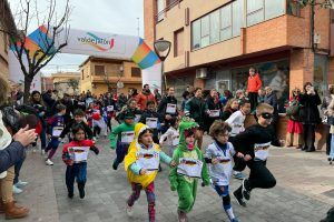 La Almunia reúne a corredores de todas las edades en la I Carrera Carnavalera Solidaria para el alumnado con necesidades especiales. Foto: Santiago Cabello.