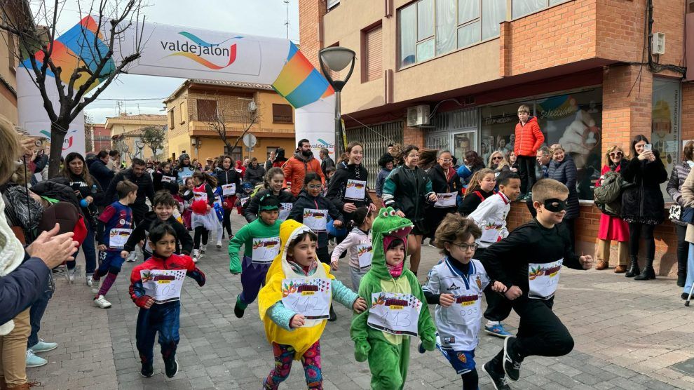 La Almunia reúne a corredores de todas las edades en la I Carrera Carnavalera Solidaria para el alumnado con necesidades especiales. Foto: Santiago Cabello.