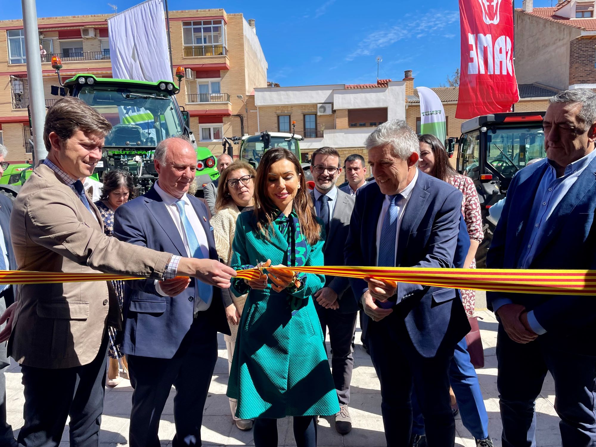 La I Feria Agroalimentaria La Almunia presenta hasta el sábado las últimas novedades en maquinaria y servicios para el sector hortofrutícola