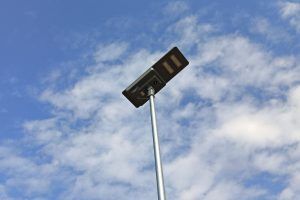 Modelo de farola solar ya utilizado en distintos caminos y senderos de La Almunia y que se instalará en la subida al barrio de San Sebastián
