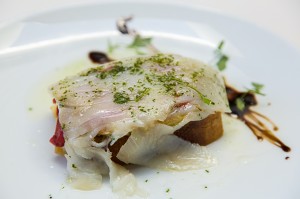 Rincón de Macaya.- •	Torrada de escalibada con verduras asadas y bacalao ahumado.